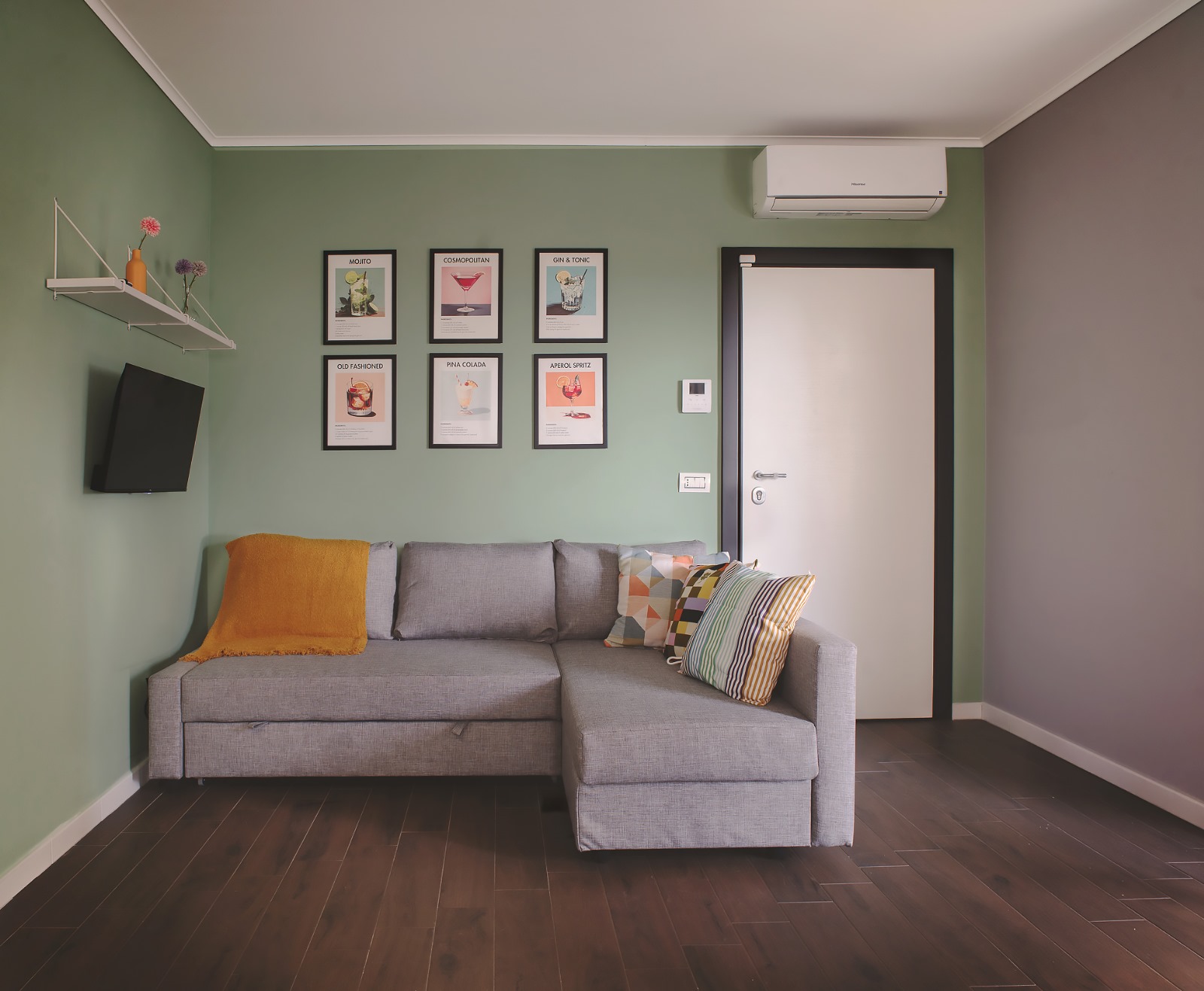 Spacious living room